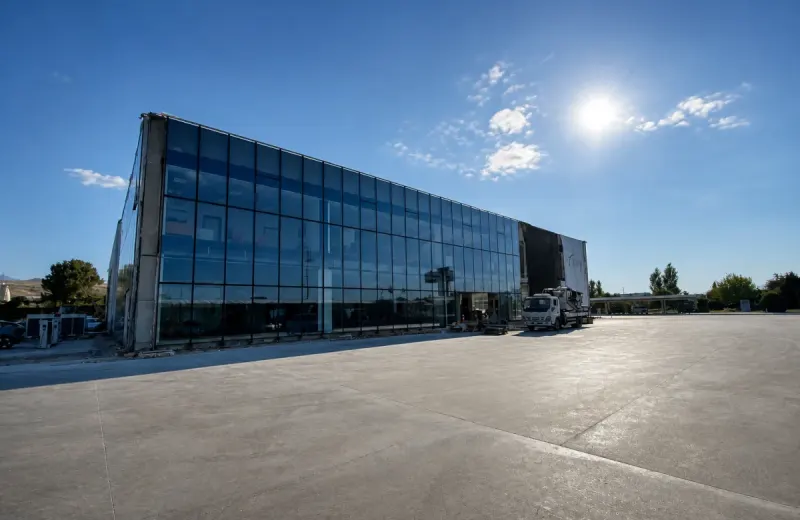 Volvo Showroom Dış Cephe Uygulaması